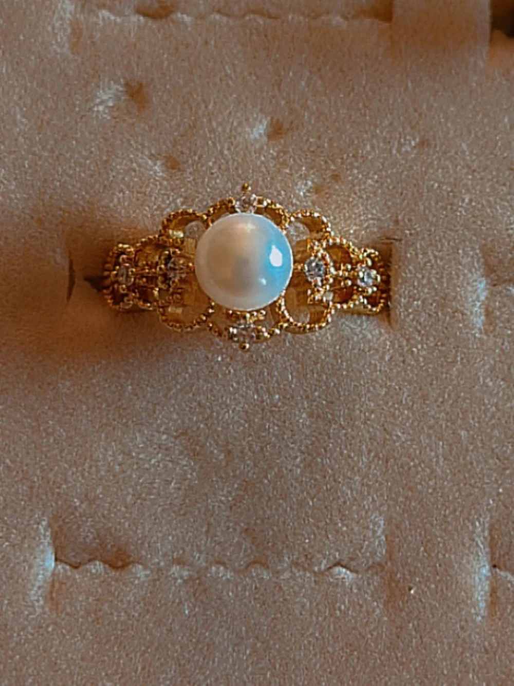 Pearls elegant gold